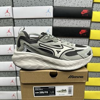 (Category: ) located in . Submitted by pickplanet_sneaker_shirt (Listing ID 1470744152, Image 1). Description: .