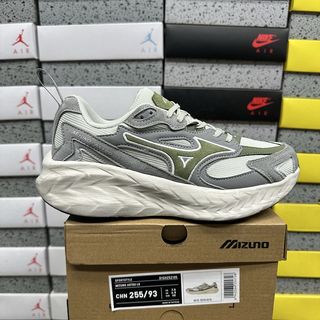 (Category: ) located in . Submitted by pickplanet_sneaker_shirt (Listing ID 1470744626, Image 1). Description: .