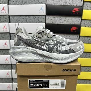 (Category: ) located in . Submitted by pickplanet_sneaker_shirt (Listing ID 1470744883, Image 1). Description: .