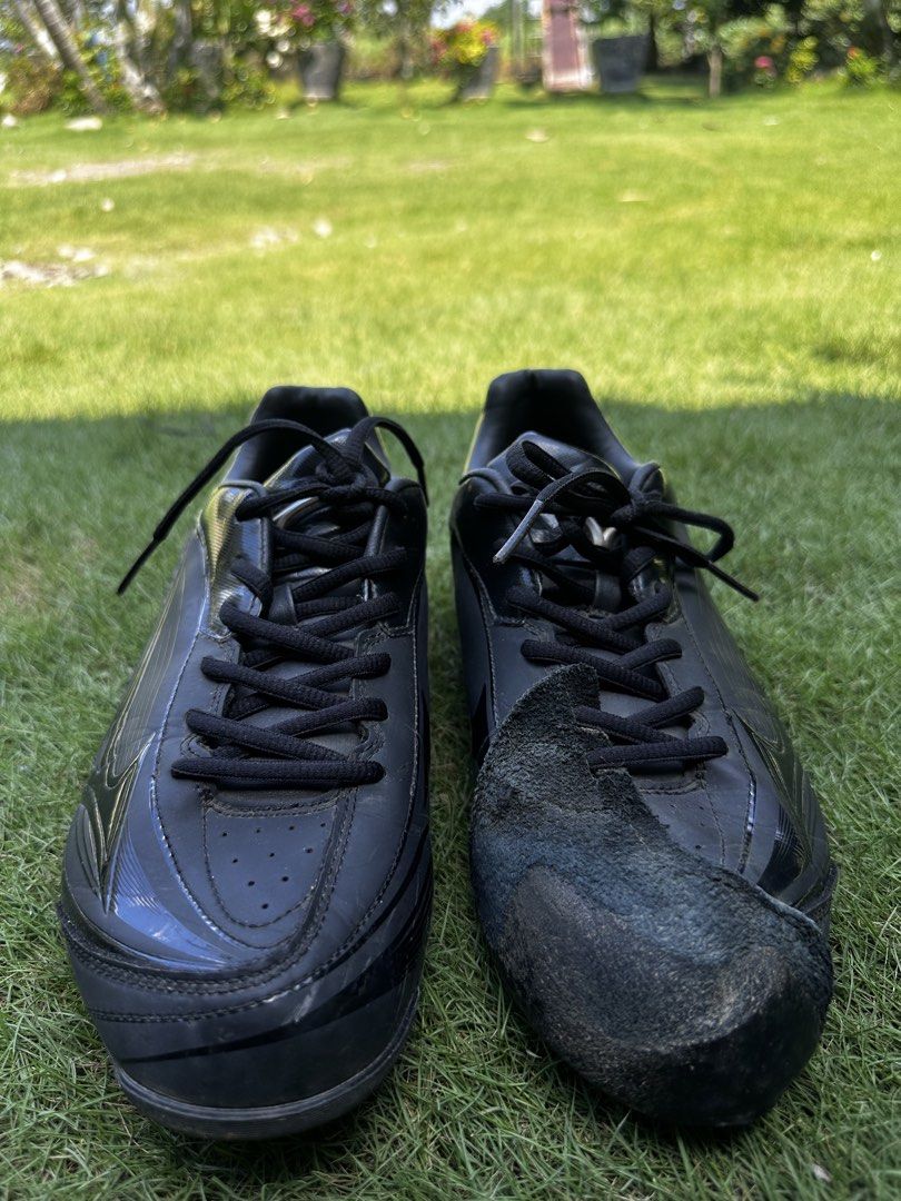 Mizuno BASEBALL CLEATS Select 9 SIZE(US 9) (Category: Casual Shoes) located in Tacurong. Submitted by locationtacurongcitymindanao (Listing ID 1470779644, Image 2). Description: Mizuno baseball cleats, Select Nine 11GP172000, modified toe, with P-leather and embedded metal cleats. Needs cleaning Location tacurong city mindanao.