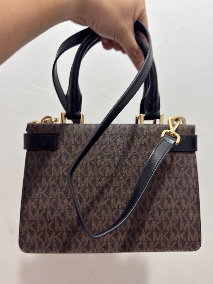 MK Hand bag (Category: Luxury Bags & Wallets) located in Manila. Submitted by gmargareth (Listing ID 1470844339, Image 2). Description: .