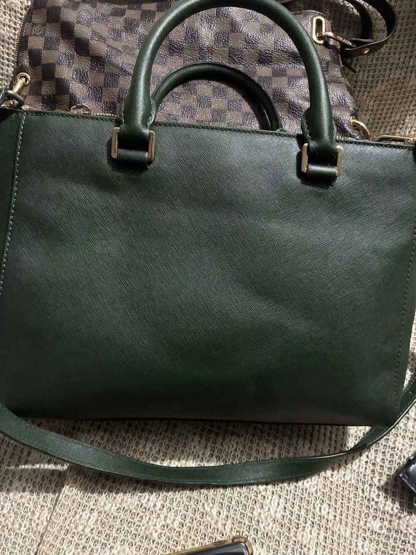 MK Handbag / cross body bag (Category: Cross-body Bags) located in Quezon City. Submitted by sortedstyle (Listing ID 1470925587, Image 2). Description: - Green MK Handbag - Size : Medium -Saffiano Leather - tarnished hardwares - normal dirt inside since preloved - minor rubs on handle rubber linings - with long sling - hangtag still gold.