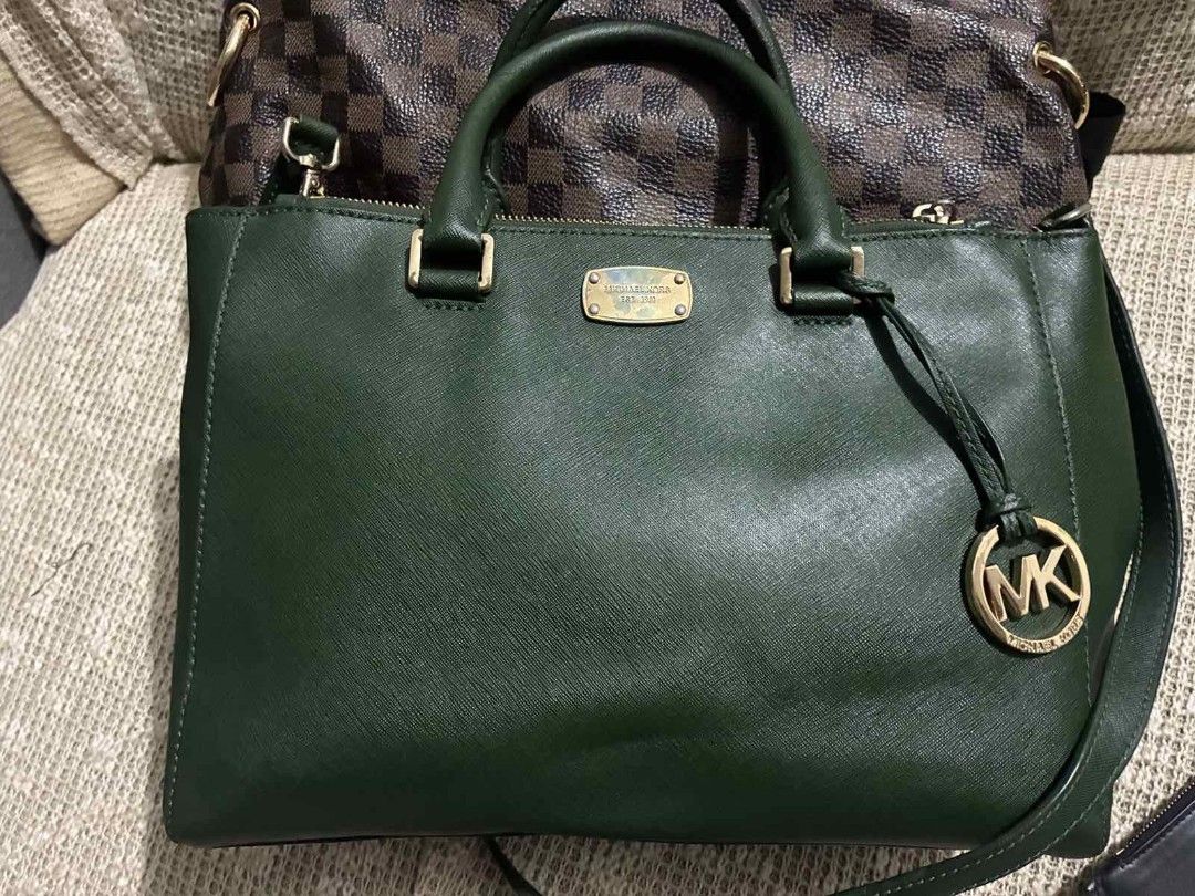 MK Handbag / cross body bag (Category: Cross-body Bags) located in Quezon City. Submitted by sortedstyle (Listing ID 1470925587, Image 3). Description: - Green MK Handbag - Size : Medium -Saffiano Leather - tarnished hardwares - normal dirt inside since preloved - minor rubs on handle rubber linings - with long sling - hangtag still gold.