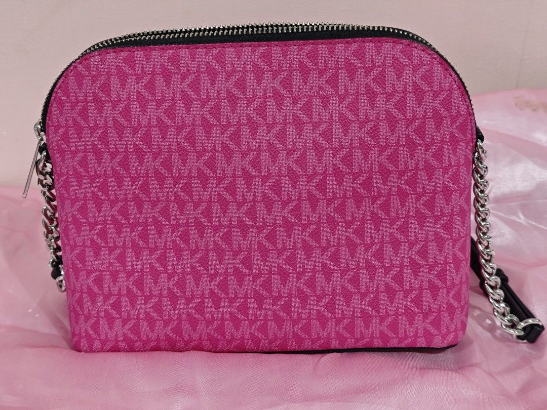 MK Jetset Dome Crossbody Bag (used) (Category: Cross-body Bags) located in Quezon City. Submitted by snowfrostkhloething (Listing ID 1470817391, Image 3). Description: sign of usage. a little bit.