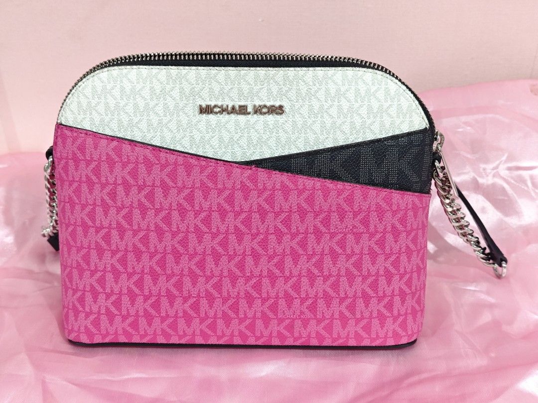 MK Jetset Dome Crossbody Bag (used) (Category: Cross-body Bags) located in Quezon City. Submitted by snowfrostkhloething (Listing ID 1470817391, Image 1). Description: sign of usage. a little bit.