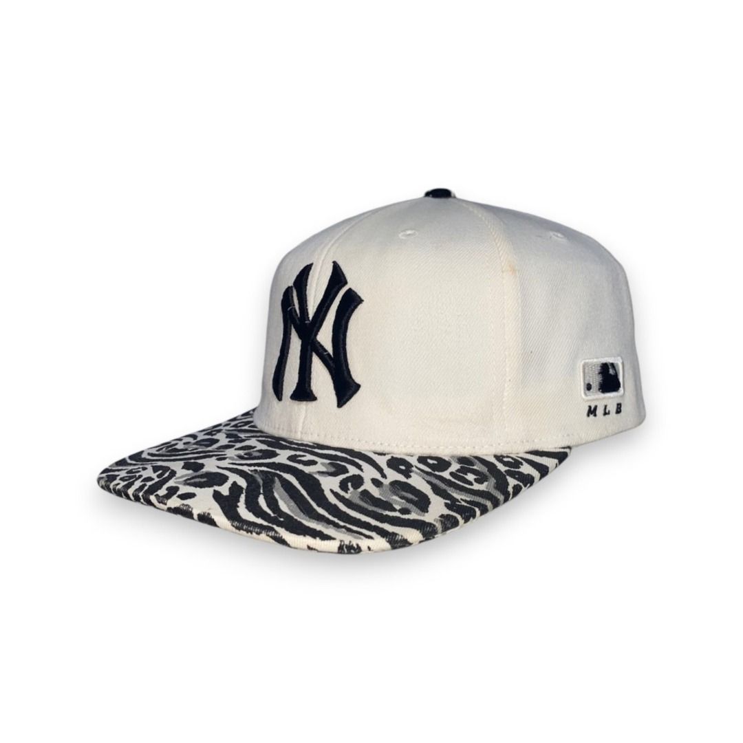MLB NY SNAP BACK CAP (Category: Caps & Hats) located in Quezon. Submitted by ejay.thrift.clothes (Listing ID 1470899652, Image 2). Description: FREE SHIPPING NO ISSUE COLOR RATE: 10/10 AS NEW CONDITION FRESHLY WASHED READY TO WEAR # 639 PS: ORIGIN OF GOODS NOT CHINA.