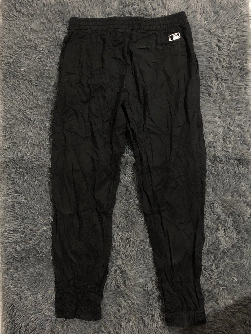 MLB Yankees Cargo Woven Pants (Category: Joggers) located in Manila. Submitted by raremountain00 (Listing ID 1470904986, Image 2). Description: Authentic Excellent condition No issue.