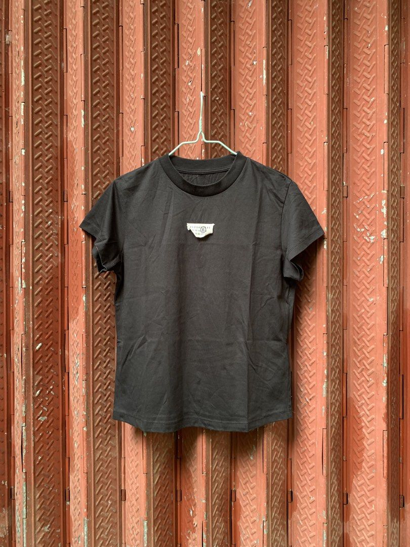 MM6 Maison Margiela Numbers Label Tee (Category: Shirts) located in Buhi. Submitted by __sibol (Listing ID 1470813875, Image 1). Description: MM6 Maison Margiela Numbers Label Tee Measurements: Width: 17.5” Length: 22”.
