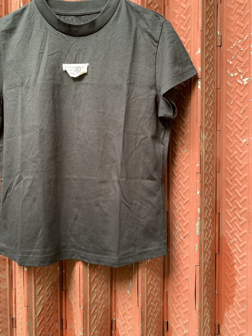 MM6 Maison Margiela Numbers Label Tee (Category: Shirts) located in Buhi. Submitted by __sibol (Listing ID 1470813875, Image 3). Description: MM6 Maison Margiela Numbers Label Tee Measurements: Width: 17.5” Length: 22”.