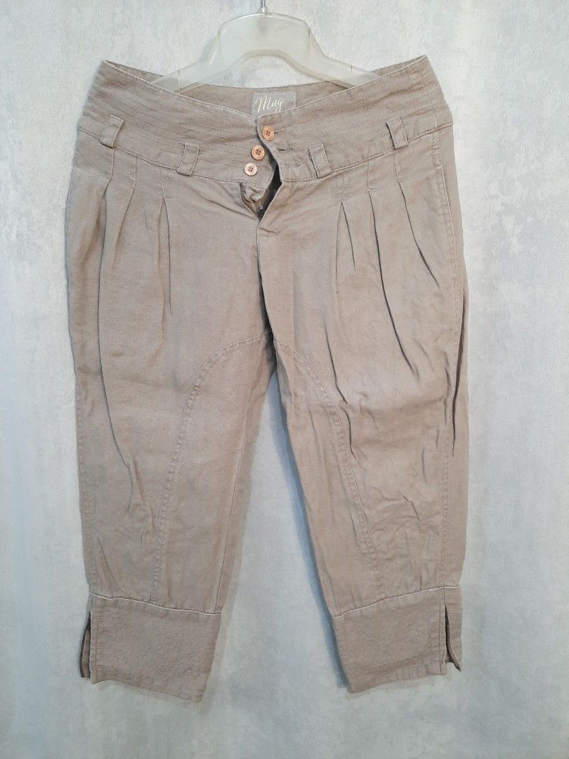 MNG Mango Khaki Capri Pants Size EUR 34 (Category: Jeans) located in Marilao. Submitted by mariealeiah (Listing ID 1470752632, Image 1). Description: - Brand/Model: MNG Mango Khaki Capri Pants - Size: EUR 34, USA 2 - Material: Lightweight fabric, ideal for warm weather - Design: Button closure with multiple front buttons, chic pleating near the waistband, and trendy rolled cuffs - Condition: Clean and well-maintained.
