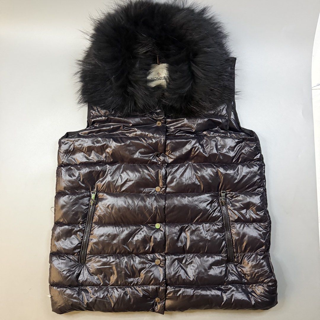 Moncler - Gillet Fur Puffer Vest (Category: Vests) located in Paranaque City. Submitted by millennial_goodz (Listing ID 1470907073, Image 1). Description: WTS Moncler - Gillet Fur Puffer Vest Size 2 Dimensions: 20" / 26" Excellent to new Authentic DM.