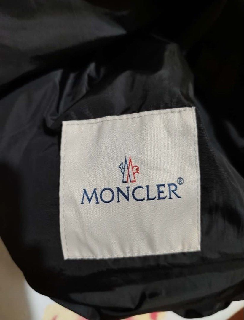 MONCLER WINDBREAKER JACKET FOR WOMEN'S (Category: Luxury Apparel) located in Manila. Submitted by ann_kia (Listing ID 1470901442, Image 2). Description: 21×39 No issue As new condition Need wash only Scannable Qr Code 899+sf.