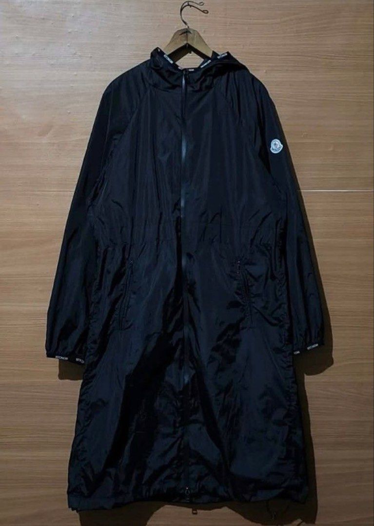 MONCLER WINDBREAKER JACKET FOR WOMEN'S (Category: Luxury Apparel) located in Manila. Submitted by ann_kia (Listing ID 1470901442, Image 1). Description: 21×39 No issue As new condition Need wash only Scannable Qr Code 899+sf.
