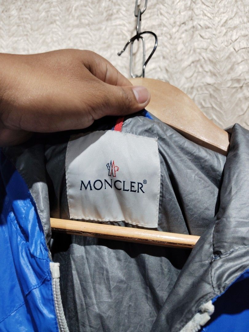 MONCLER WOVEN JACKET (Category: Coats, Jackets and Outerwear) located in Hinigaran. Submitted by formalwear.ph (Listing ID 1470749832, Image 3). Description: WTS 📌📌📌 •(MONCLER WOVEN JACKET)• •Excellent to Like new Condition •Size - Medium •Dimes- 21 by 27 •Cr -9.8/10 •Flaws- None •Color may vary due to lightings •Very Presentable to weaR PHP 📥+ sf Affordable ✅ NOTE : If interested kindly message me directly bcause my account is underlimit for