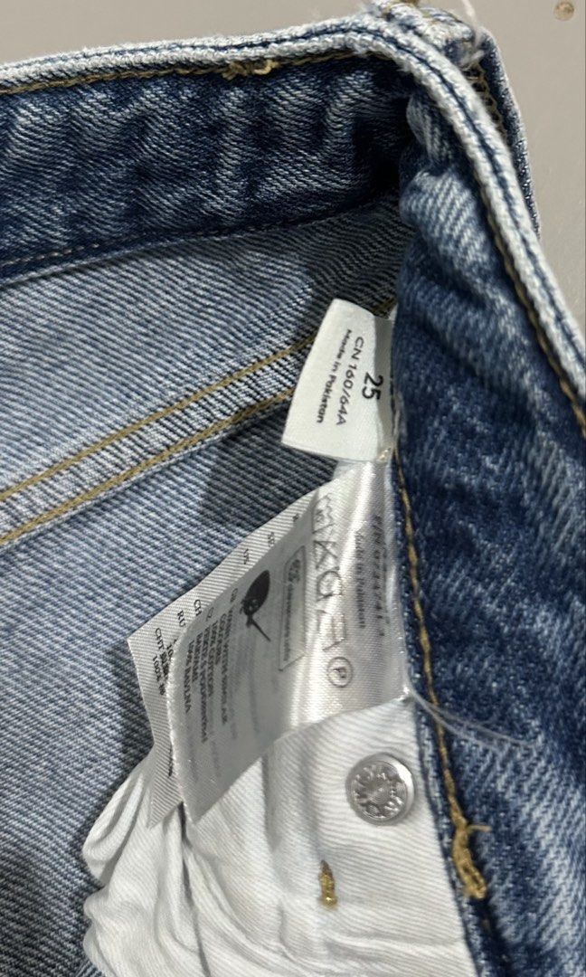 Monki Light Wash Jeans (Category: Jeans) located in Antipolo. Submitted by wxyz9876 (Listing ID 1470878901, Image 3). Description: .