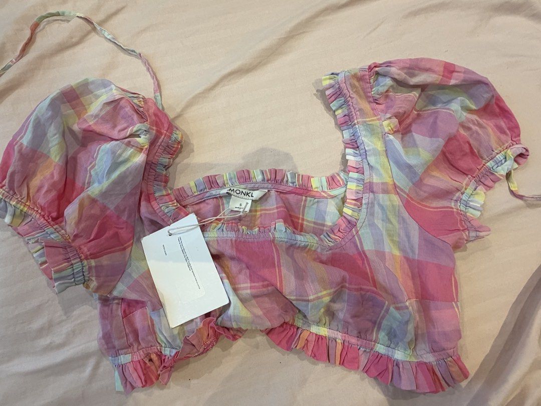 MONKI Pink Checkered Cropped Blouse Size S (Category: Blouses) located in Marikina City. Submitted by krizziiaaa (Listing ID 1470779472, Image 1). Description: .