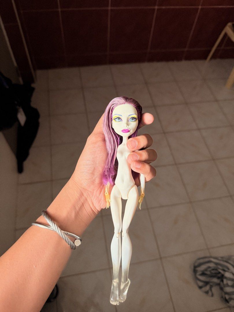 Monster High Spectra Doll (Category: Figurines & Statues) located in Pasay City. Submitted by ceddie11 (Listing ID 1470790248, Image 2). Description: Yellow slight hands Feet are good Tight joints As is .