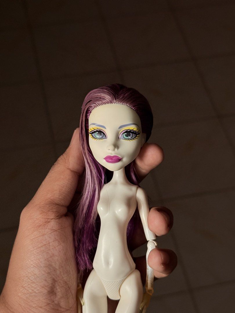 Monster High Spectra Doll (Category: Figurines & Statues) located in Pasay City. Submitted by ceddie11 (Listing ID 1470790248, Image 1). Description: Yellow slight hands Feet are good Tight joints As is .