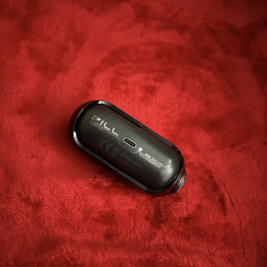 MOONDROP PILL OWS Ear-clip Bluetooth Earbuds (Category: Earphones) located in Manila. Submitted by gabriellelopezpantig (Listing ID 1470841300, Image 2). Description: Used well but no damages whatsoever. Still has long battery life..