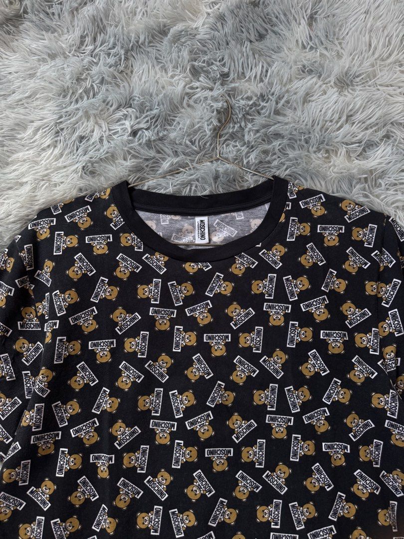 Moschino AOP Tee (Category: Tshirts & Polo Shirts ) located in Taguig. Submitted by mrwickjohn67 (Listing ID 1470903405, Image 1). Description: Issue: none Size: in inches (WXL) 20x27 .