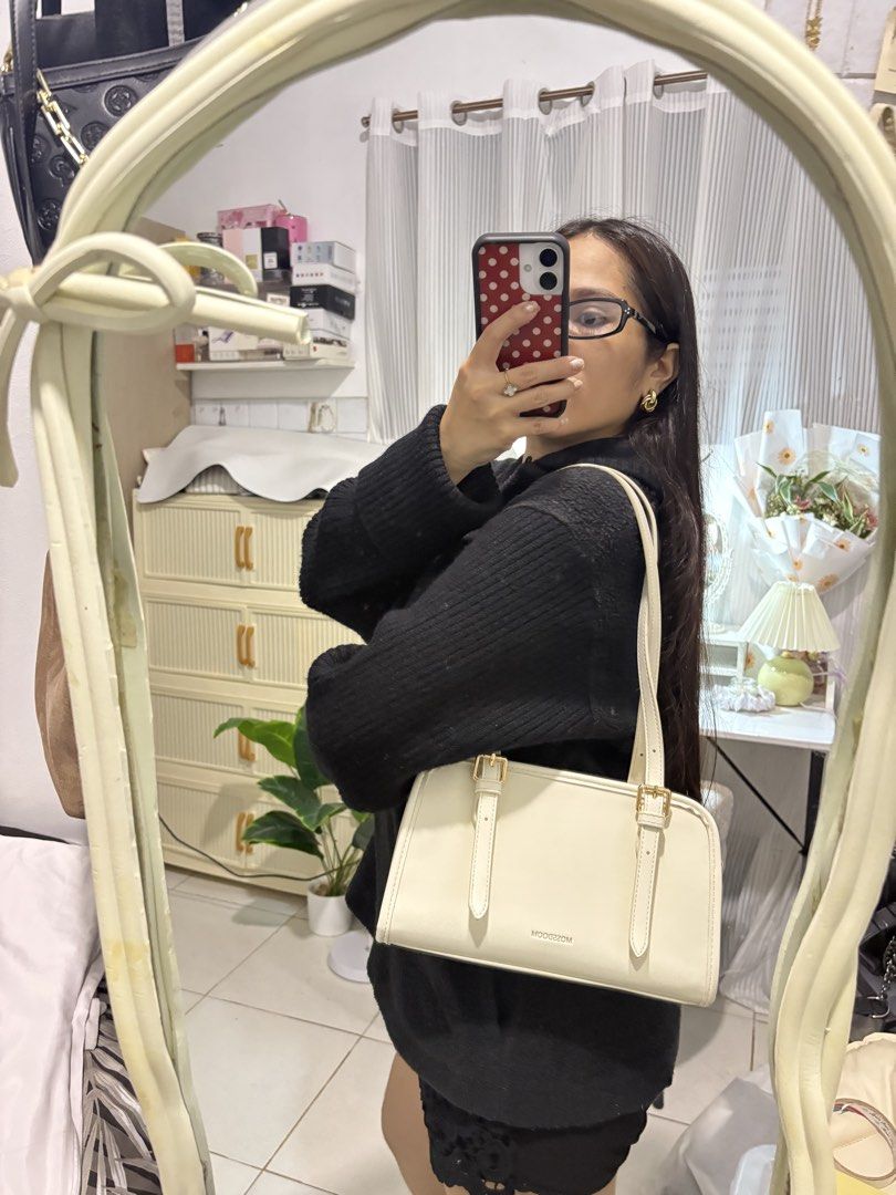 Mossdoom Cream Shoulder Bag (Category: Shoulder Bags) located in Santo Tomas. Submitted by skyy14 (Listing ID 1470863205, Image 2). Description: - Brand: Mossdoom - Color: Neutral cream (goes with everything) - Design: Clean structured shape with gold-tone buckle details - Straps: Convenient double shoulder straps that fit nicely under the arm - Closure: Secure zip top closure - Perfect for daily use and effortless styling.