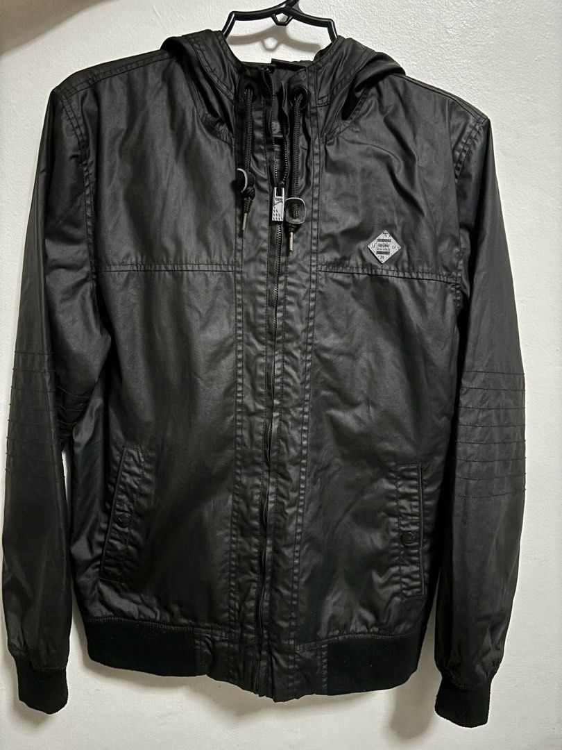 Mossimo Men’s Jacket (Category: Coats, Jackets and Outerwear) located in Las Pinas. Submitted by adrianandrea (Listing ID 1470791965, Image 1). Description: Width - 21.5” Length - 28” Shoulders - 18 Arms - 27” 📍 Las Piñas 📌 MOP: GCash, BDO, BPI 📌 Delivery will be shouldered by the buyer (Lalamove/J&T).