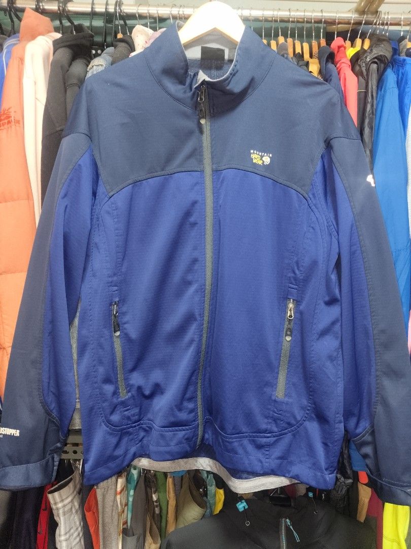 Mountain Hardwear Blue Softshell Jacket XL (Category: Coats, Jackets and Outerwear) located in San Juan City. Submitted by swiftfox.62e2f4 (Listing ID 1470766046, Image 1). Description: - Brand: Mountain Hardwear - Type: Softshell Jacket - Color: Blue and Navy - Size: XL - Features: Full zip front, two zippered hand pockets, high collar, long sleeves - Performance: Wind-resistant outer fabric with a warm interior lining - Condition: Excellent out