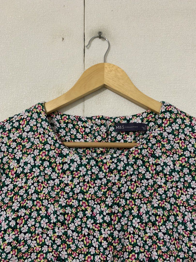 M&S women floral print top (Category: Blouses) located in Calamba. Submitted by melaicas (Listing ID 1470845708, Image 3). Description: Armpit laid flat-21 inches Length-27 inches .