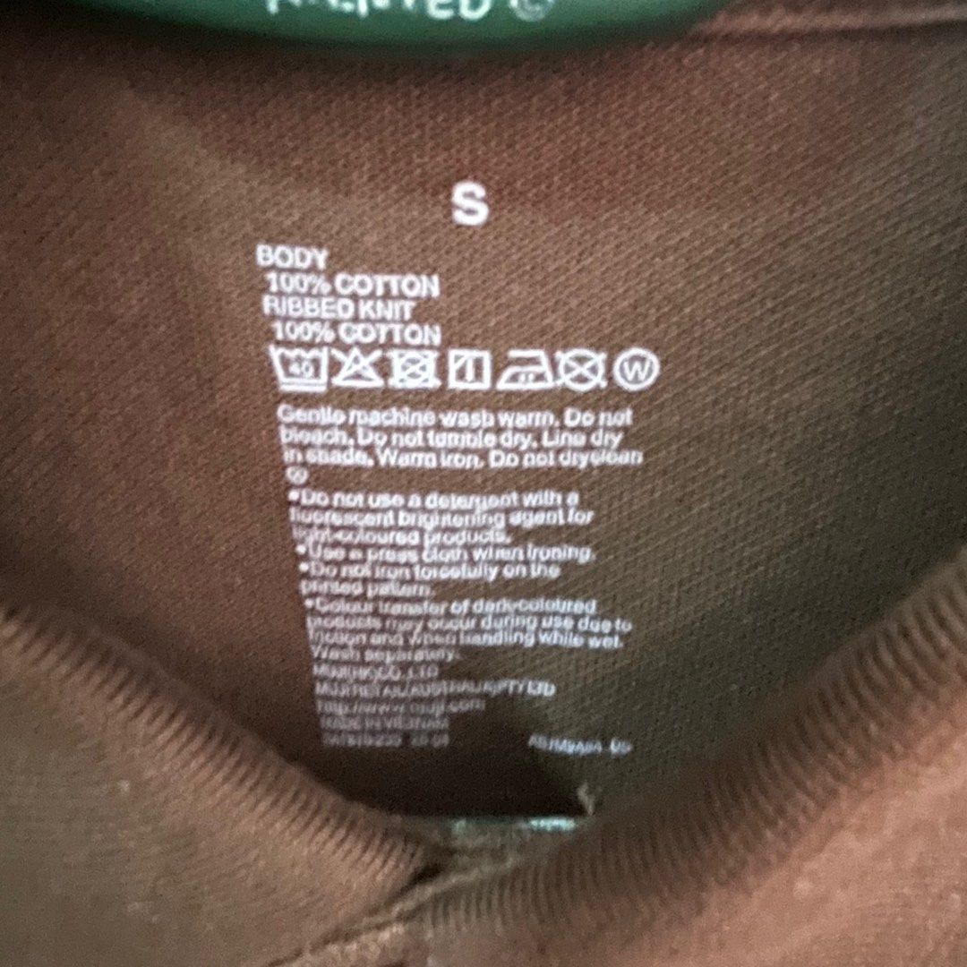 Muji Polo Shirt (Category: Formal Shirts) located in Quezon City. Submitted by changamie (Listing ID 1470769962, Image 2). Description: .