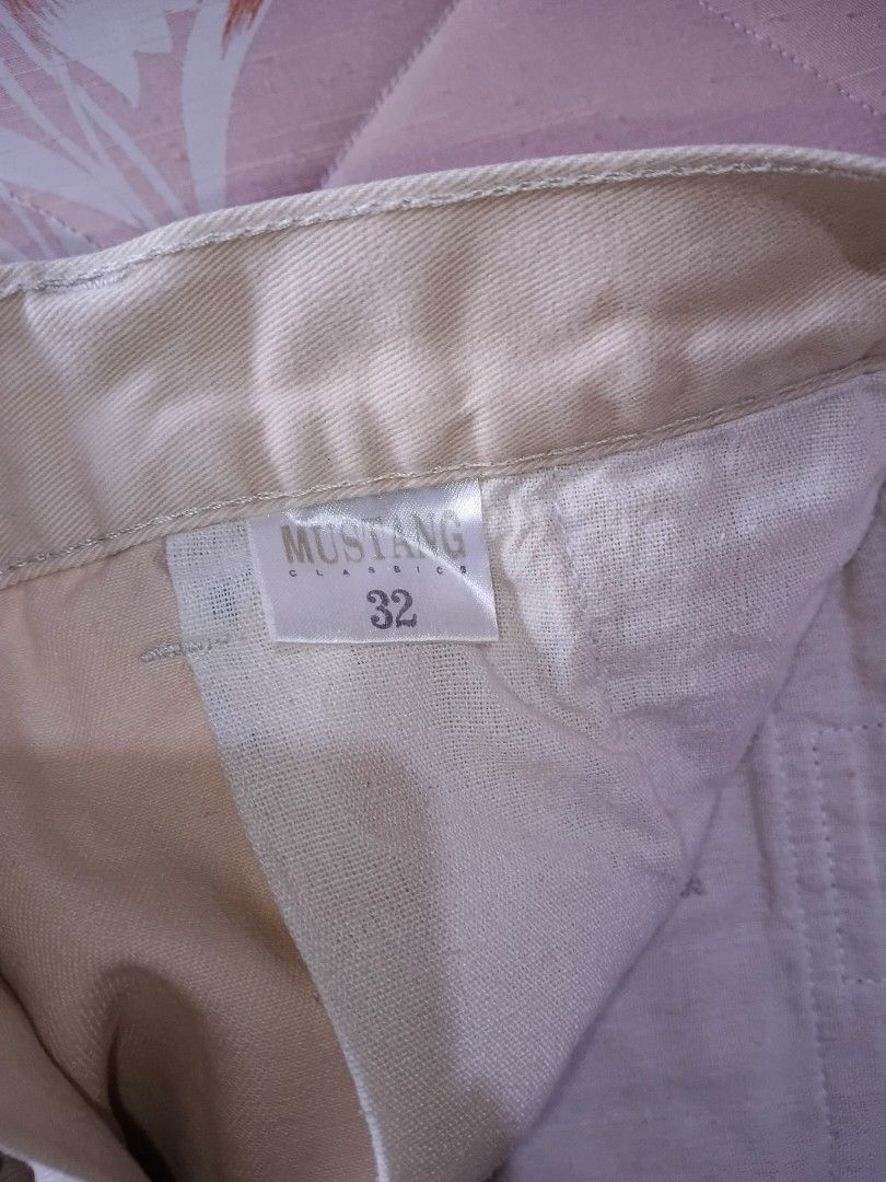 Mustang Jeans shorts, cream (Category: Shorts) located in Carmona. Submitted by cosmicphoenix_48d36b (Listing ID 1470887851, Image 2). Description: .
