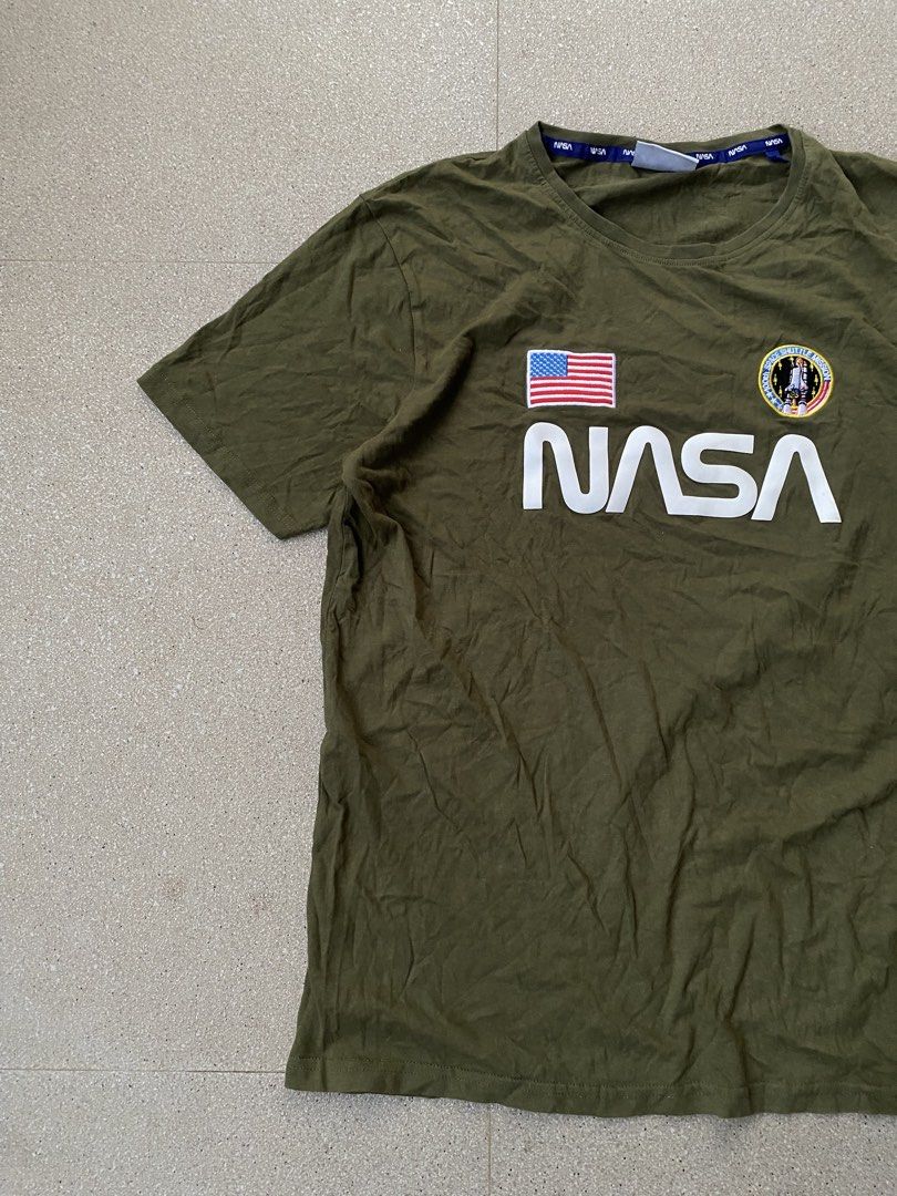 NASA Logo T-Shirt (Category: Tshirts & Polo Shirts ) located in Caloocan City. Submitted by webspot (Listing ID 1470793641, Image 2). Description: NASA Logo T-Shirt Size - XL Width - 22 Length - 30.