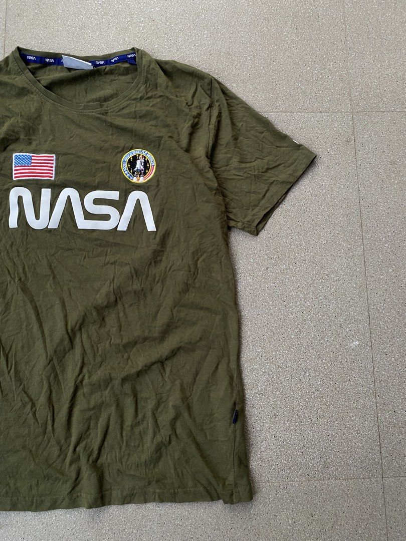 NASA Logo T-Shirt (Category: Tshirts & Polo Shirts ) located in Caloocan City. Submitted by webspot (Listing ID 1470793641, Image 3). Description: NASA Logo T-Shirt Size - XL Width - 22 Length - 30.