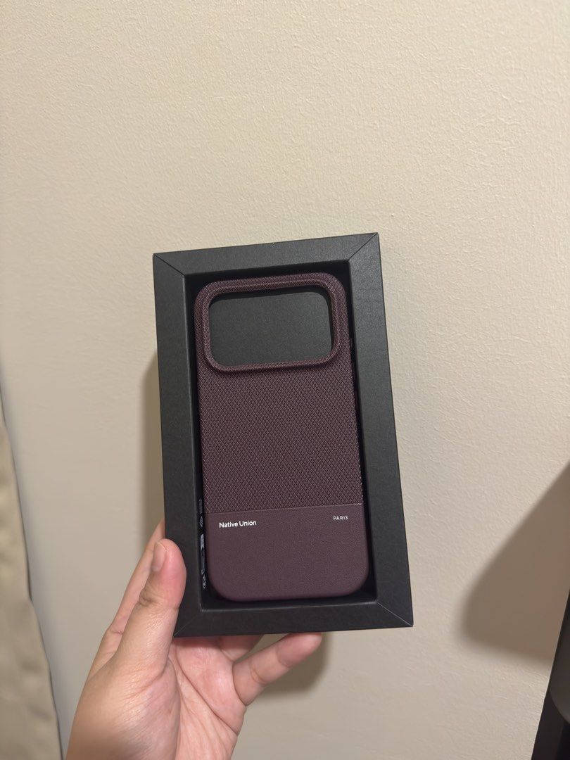 Native Union Classic Iphone 18 Pro Case Magsafe Burgundy (Category: Cases & Sleeves) located in Quezon City. Submitted by nsirsiri (Listing ID 1470903553, Image 3). Description: Iphone 17 Pro and Iphone 18 Pro compatible Burgundy color Barely used. Like new with slight peeling at the corner. Barely noticeable. Please check photo. Original price ₱3,190. Selling for only ₱2,300 Proj. 4 QC location .