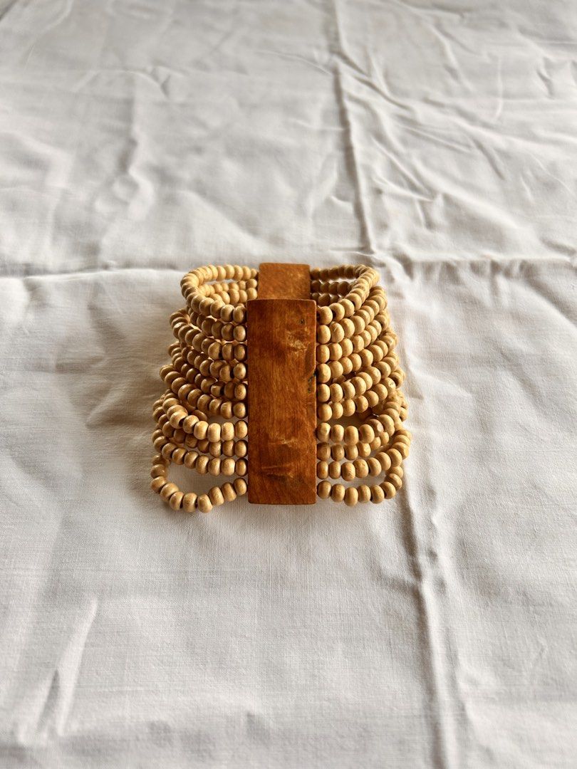 Native Wood Bracelet (Category: Bracelets) located in Pinamalayan. Submitted by _dragonfly (Listing ID 1470767014, Image 1). Description: From Italy.