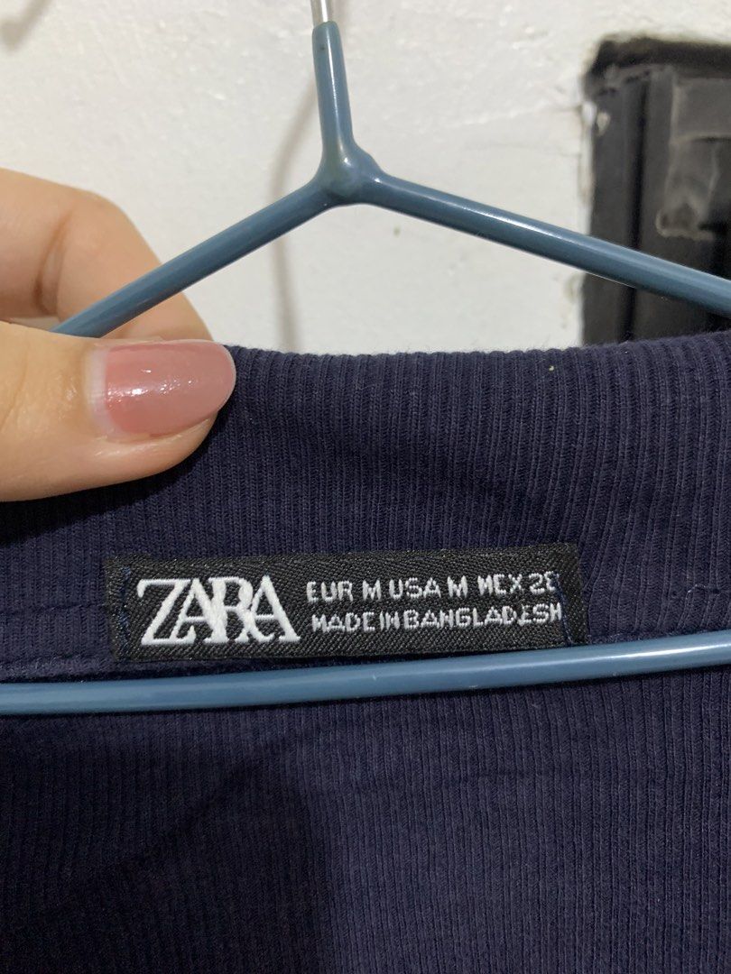 Navy Blue Ribbed Cropped Polo Shirt (Category: Blouses) located in Caloocan City. Submitted by jjasss.mn_ (Listing ID 1470752805, Image 2). Description: Loose fit silhouette and a four button placket. Best pair with fitted jeans. Casual and formal attire.