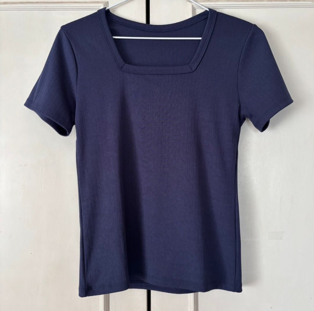 Navy Blue Ribbed Square-Neck Top - Small to Medium (Category: Shirts) located in Rizal. Submitted by loveyumiii (Listing ID 1470917844, Image 2). Description: ✨Buy 3 or more items and get a random top for free!!✨ FLAT LAY MEASUREMENTS Shoulder: 14 inches Bust: 15.5 inches Waist: 15 inches Length: 21 inches ——————————————— SIZE: Small to Medium COLOR: Navy Blue MATERIAL: Stretch Ribbed Knit STYLE: Y2K Basic, Minimalist Casual DETAILS: Wide square 