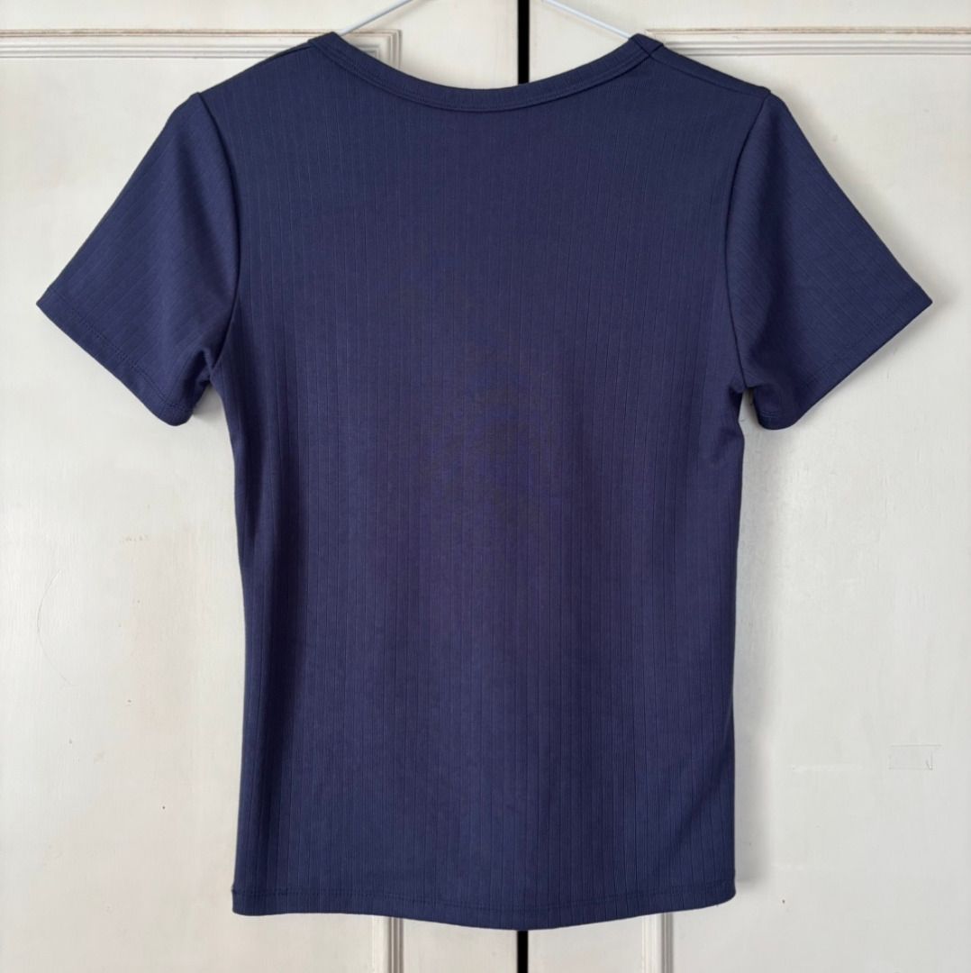 Navy Blue Ribbed Square-Neck Top - Small to Medium (Category: Shirts) located in Rizal. Submitted by loveyumiii (Listing ID 1470917844, Image 3). Description: ✨Buy 3 or more items and get a random top for free!!✨ FLAT LAY MEASUREMENTS Shoulder: 14 inches Bust: 15.5 inches Waist: 15 inches Length: 21 inches ——————————————— SIZE: Small to Medium COLOR: Navy Blue MATERIAL: Stretch Ribbed Knit STYLE: Y2K Basic, Minimalist Casual DETAILS: Wide square 
