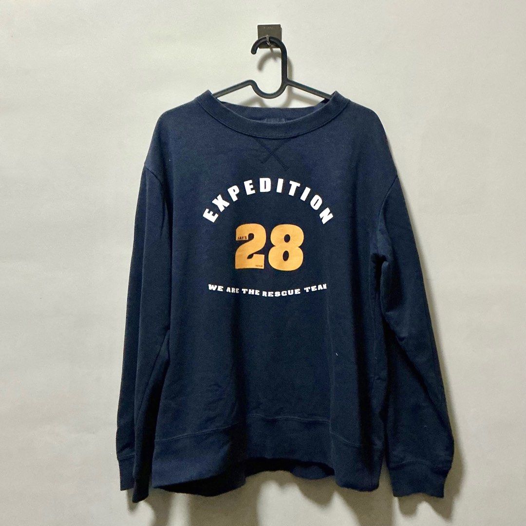 Navy Blue Sweatshirt (Category: Longsleeves) located in Manila. Submitted by ari.kki (Listing ID 1470748735, Image 1). Description: .