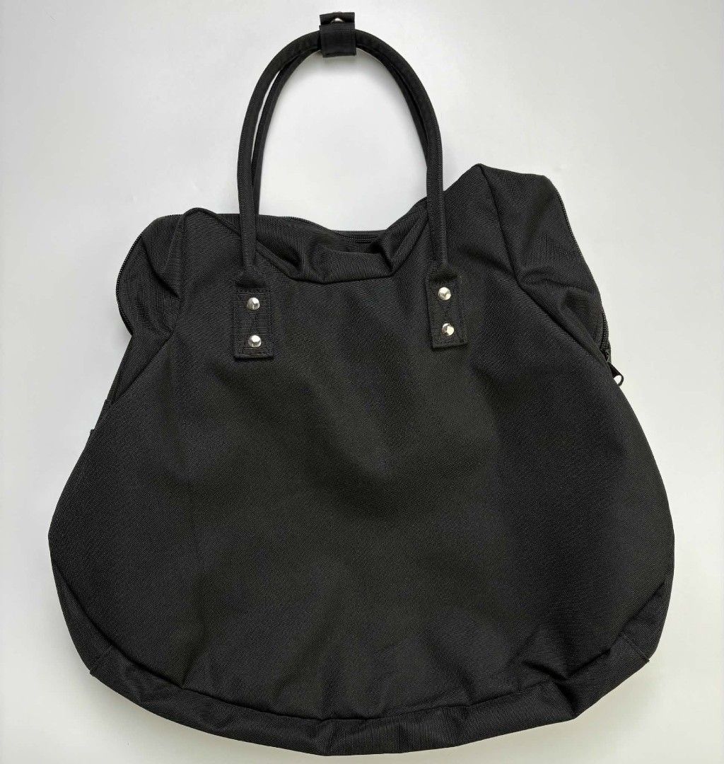 NE-NET ISSEY MIYAKE (Category: Briefcases) located in Dasmarinas. Submitted by oneofakind_98 (Listing ID 1470903349, Image 2). Description: NE-NET Issey Miyake - Authentic - Brand new condition Measurement when Iaid flat 17 inches width 15 inches length 4 inches depth 8 inches drop strap 2380.