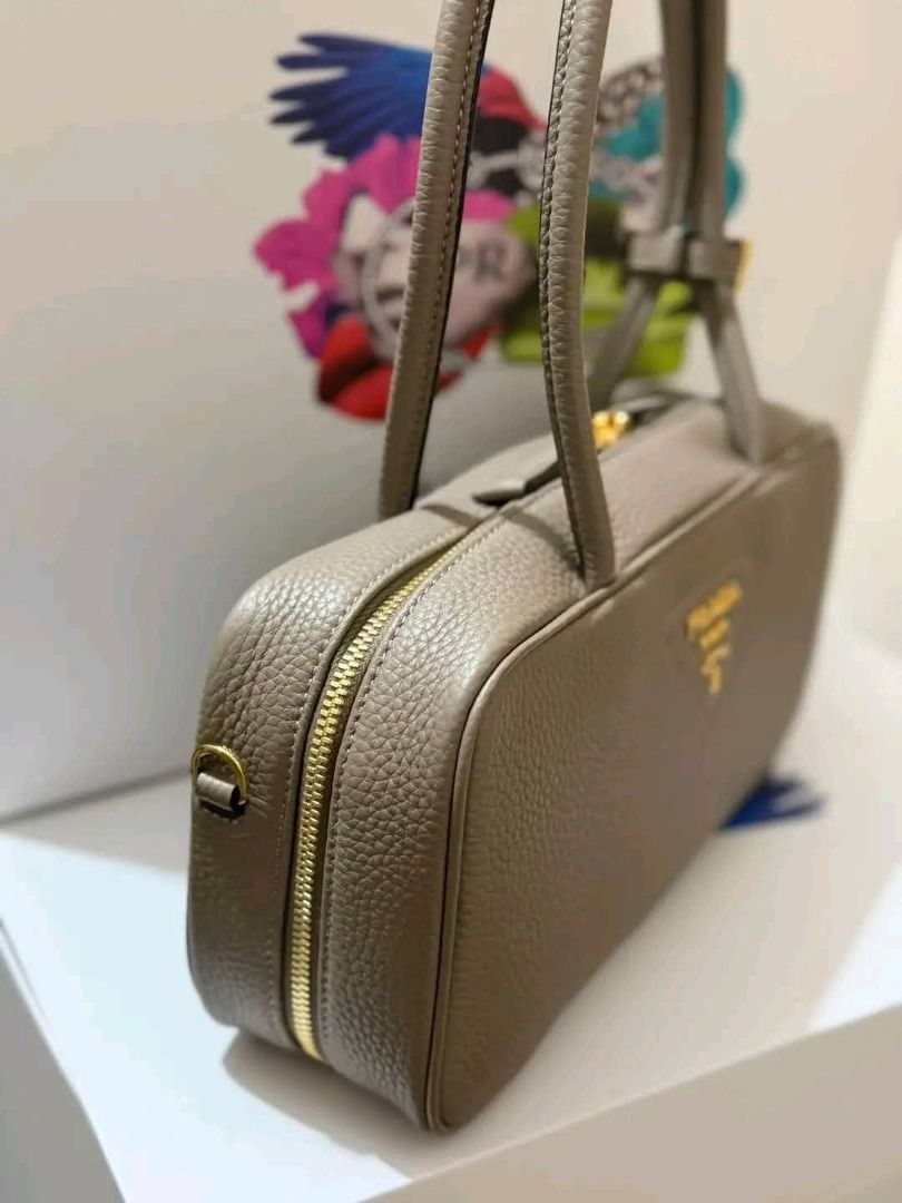 NEW‼️ (Category: Shoulder Bags) located in Manila. Submitted by bagsallshop (Listing ID 1470830180, Image 3). Description: ✅ Color/Material: Taupe pebbled leather with premium grain texture ✅ Hardware: Gold-tone.