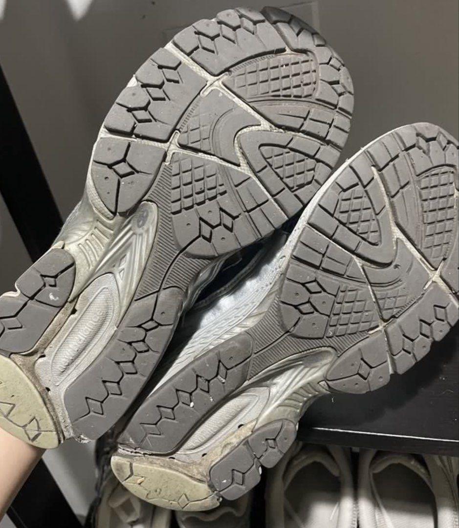 New Balance 1906R Harbor Grey (Category: Sneakers) located in Paranaque City. Submitted by aryabels04 (Listing ID 1470923788, Image 2). Description: FOR SALE ‼️ New Balance 1906R Harbor Grey - Brand/Model: New Balance 1906R - 100% Authentic & Original New Balance 1906R - Color: Metallic Silver - Size: EU 36 (Women’s) - Good condition - Style: Trendy chunky runner with breathable mesh panels and durable rubber outsoles - Condition: Worn a few time