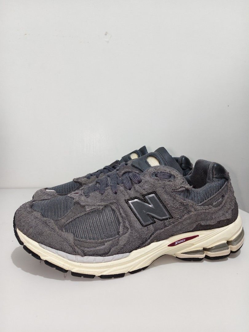 New Balance 2002R Protection Pack 'Phantom' (Category: Sneakers) located in Lipa City. Submitted by gerardcala51660 (Listing ID 1470795979, Image 2). Description: New Balance 2002R Protection Pack 'Phantom' Specifications: Size: US 9.5 / EUR 43 / 27.5 CM Condition: Thrifted / Preloved Issue: Missing tongue size tag. Original retail sticker on the insole is still visible and clearly shows 27.5 CM. Normal signs of wear that blend into the distresse