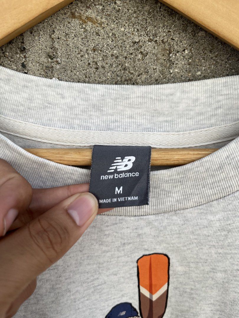 new balance shirt (Category: Tshirts & Polo Shirts ) located in San Simon. Submitted by wegintal (Listing ID 1470751563, Image 2). Description: New balance 20 x 27.5 issue: pinhole not noticeable, super minimal pit stain, needs wash ₱350+sf.