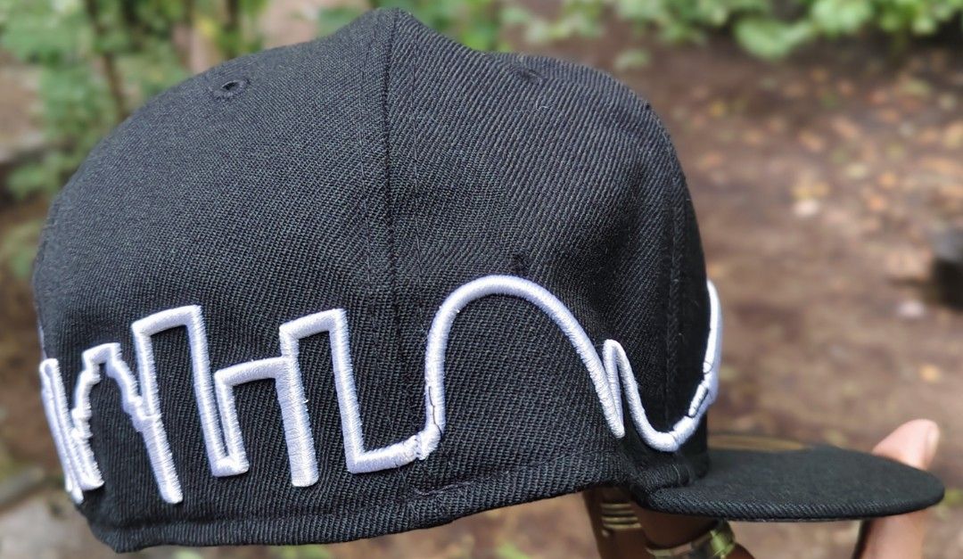 New Era 59FIFTY Microphone Skyline Fitted Cap Size 7 5/8 (Category: Caps & Hats) located in Manila. Submitted by sansmerci27 (Listing ID 1470901556, Image 2). Description: - Brand: New Era 59FIFTY - Style: Fitted cap with structured crown and flat brim - Size: 7 5/8 (gold size sticker still attached) - Color: Classic black - Front Detail: Embroidered microphone graphic with cord wrapping around the sides - Back Detail: White skyline outline embro