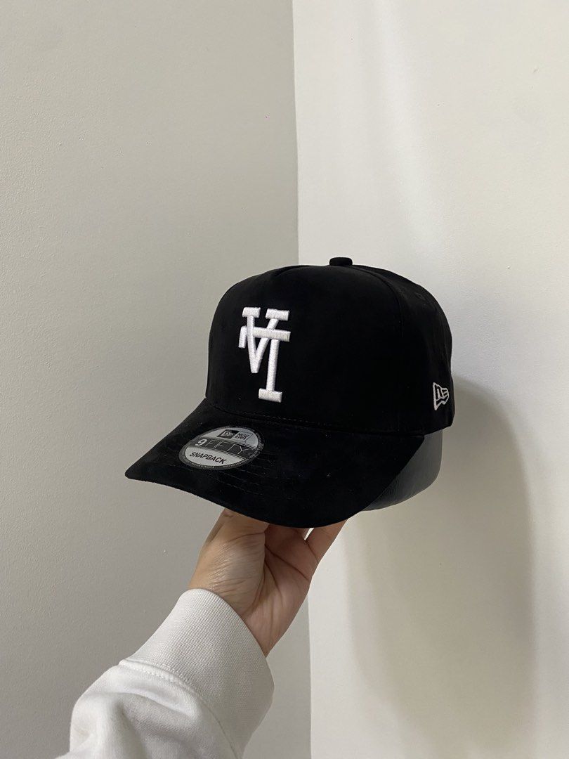 New Era 9Fifty Snapback Suade/Gamuza (Category: Caps & Hats) located in Baguio. Submitted by theatro (Listing ID 1470854173, Image 3). Description: suade caps.