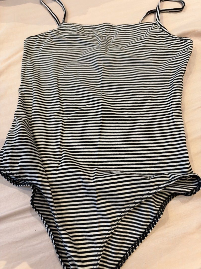 NEW LOOK Sando Body Suit Size M (Category: Sleeveless) located in Marikina City. Submitted by krizziiaaa (Listing ID 1470778788, Image 1). Description: .