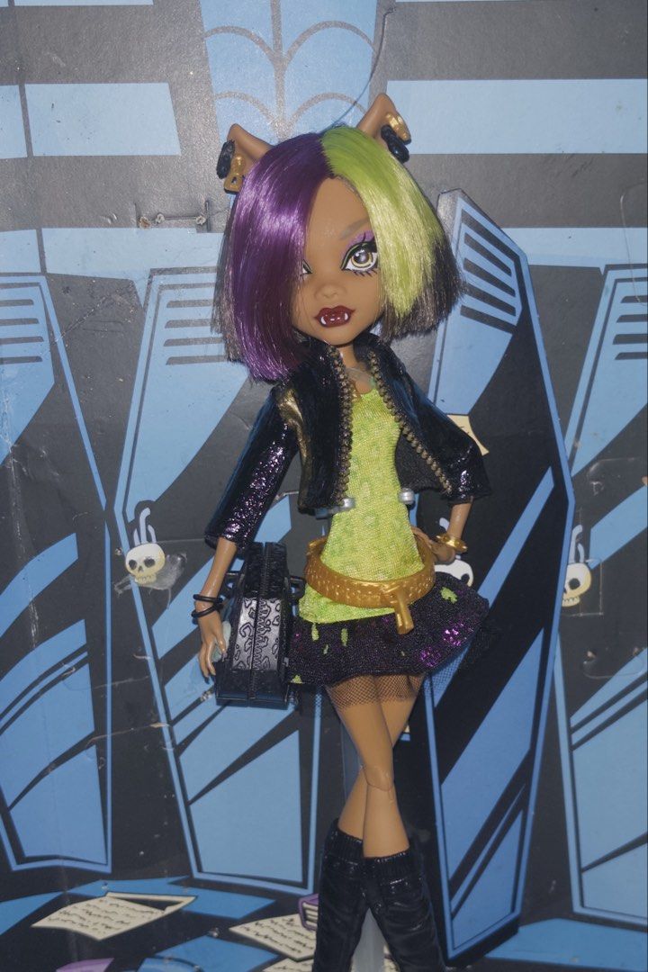 New Scaremester Clawdeen Wolf (Category: Figurines & Statues) located in Pasig City. Submitted by hauerking (Listing ID 1470783650, Image 3). Description: Monster High New Scaremester Clawdeen Wolf doll (REPAIRED CONDITION) - Complete outfit with accessories (only missing bag handles) - Comes with free replacement doll stand - Will re-box her when shipped po - Messages me for further details .