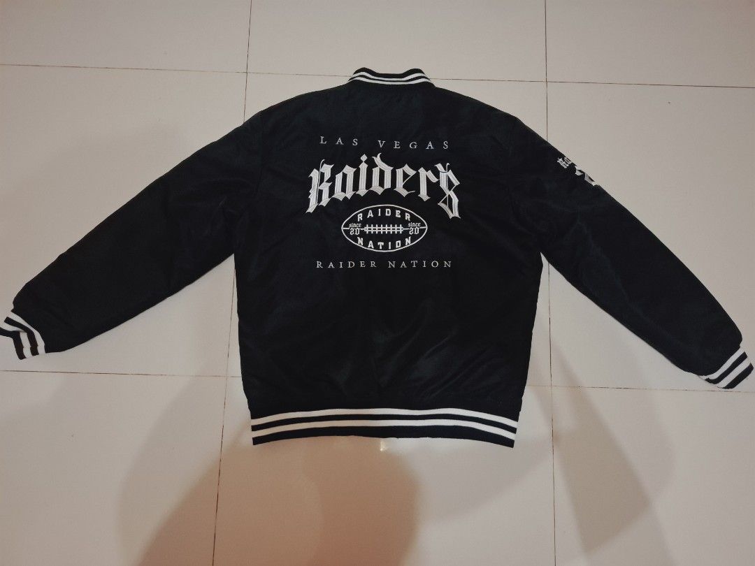 NFL x primark las vegas raiders varsity bomber jacket (Category: Coats, Jackets and Outerwear) located in Narvacan. Submitted by jigger85_2ndaccount (Listing ID 1470863732, Image 3). Description: NFL x primark las vegas raiders varsity bomber jacket like new 9.7/10 condition no issues size: medium on tag dimes: 22.5 x 26 can fit to medium to large bought in UK location: ilocos sur cab ship thru JNT or LBC.