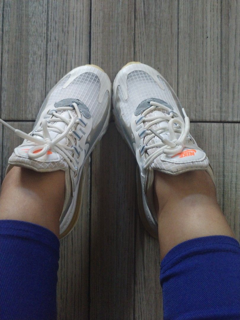 Nike Air Max 270 React (Category: Sneakers) located in Paranaque City. Submitted by royaldeer-2f3b (Listing ID 1470786152, Image 3). Description: Authentic vgood condition.