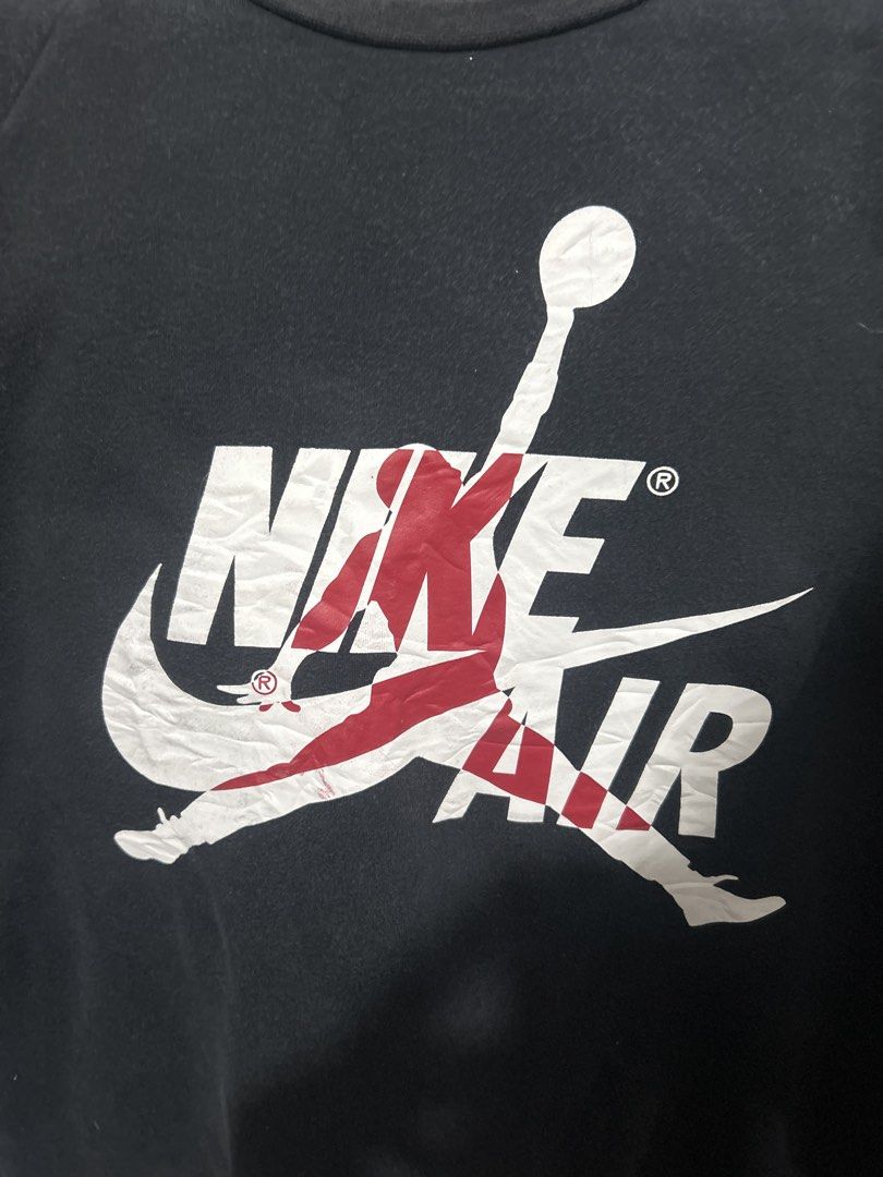 Nike air pullover black size medium (Category: Hoodies) located in Mandaluyong City. Submitted by jpph2026 (Listing ID 1470893759, Image 2). Description: Size medium on tag 23x 27.